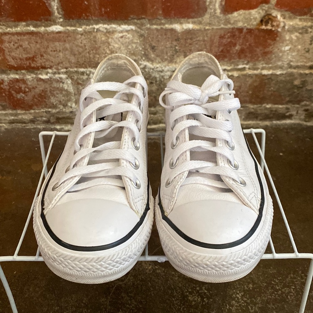 Pre-loved white leather material low top chucks (converse) original shoe strings